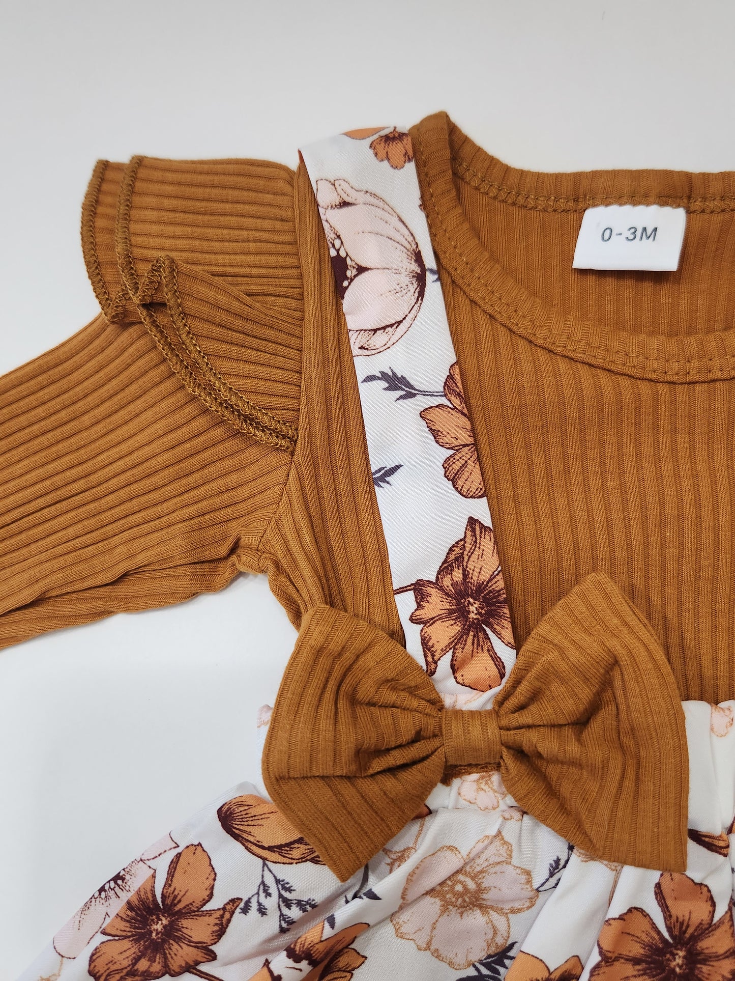 2pcs Ribbed Floral Splicing Ruffle Long sleeve Baby Set  - Coffee